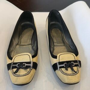 Tod’s Elegant Cream Patent and Black Suede Trim Women's Loafers